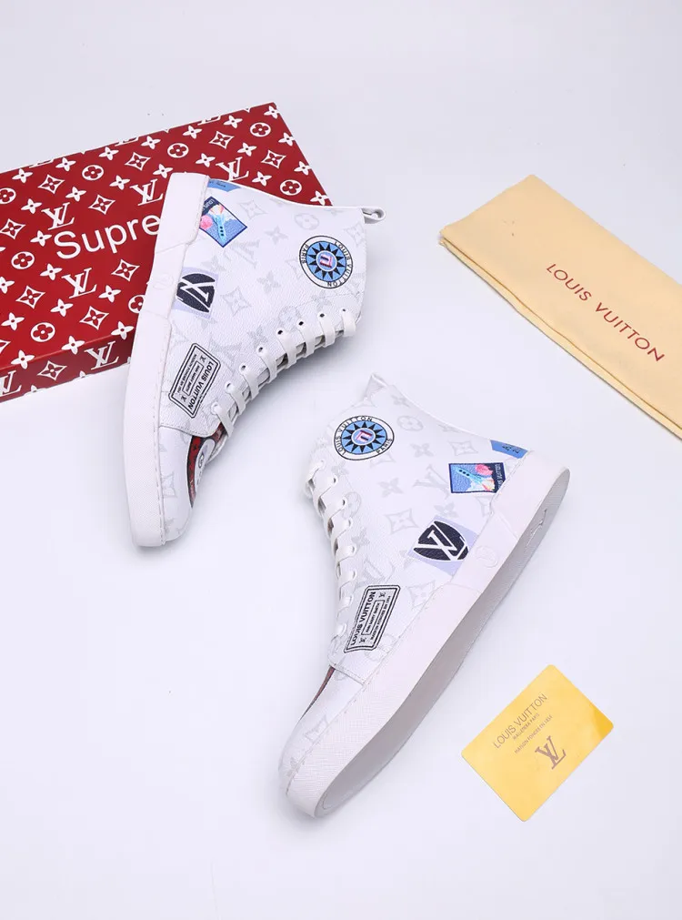 Factory price: 400💰 [LV] Animal series limited edition high-top sports shoes for men, L classic print, new autumn and winter style, original replica, 1:1 Counter quality, the fabric is Italian 🇮🇹 imported cowhide ➕🇮🇹 pure sheepskin lining ➕ original outsole, 🔍🔍 high quality, you can go in and out of the counter at will, welcome to compare, the outsole line will never be unglued, all sellers are welcome to sell in the picture above, can be shipped in one piece, code number: 38-44 (45 codes can be customized)